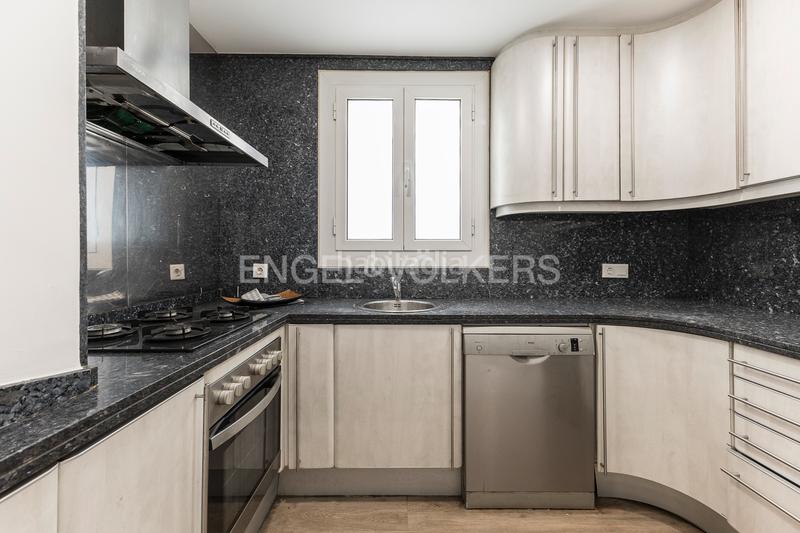 Foto 128a9f56-b3ac-4a40-a72f-6496ef4a65f4. Apartamento espectacular piso amplio, alto y soleado en gran via, eixample en Barcelona