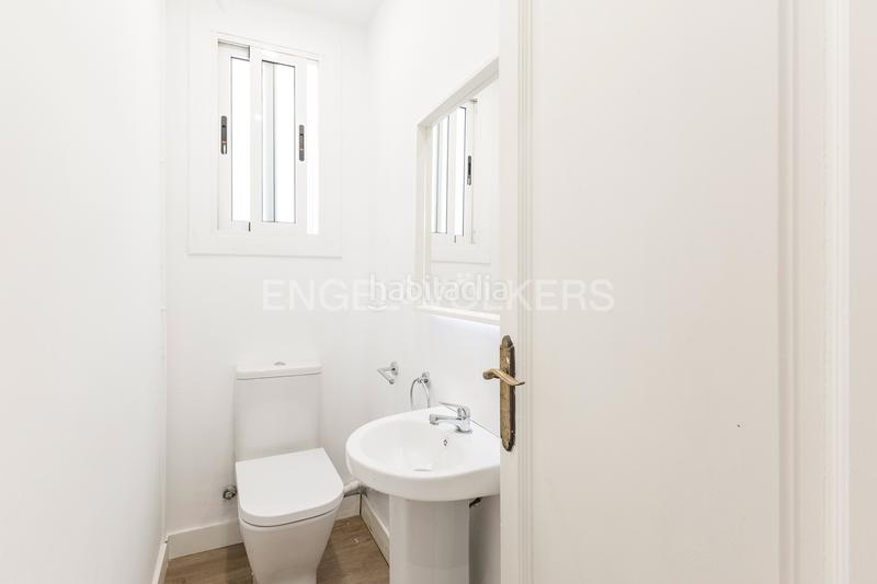 Foto 23dc135d-101e-4fdb-9c68-56690e6cdc6a. Apartamento espectacular piso amplio, alto y soleado en gran via, eixample en Barcelona