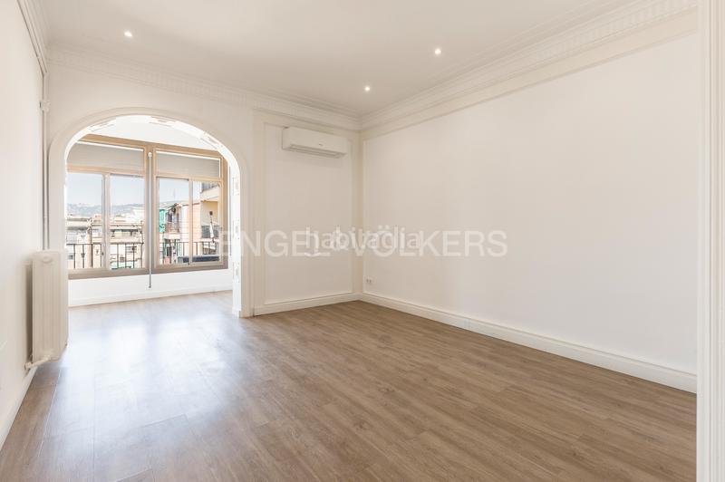Foto 57d9afbb-ed90-49ab-aa1d-b03e1d4c86a6. Apartamento espectacular piso amplio, alto y soleado en gran via, eixample en Barcelona