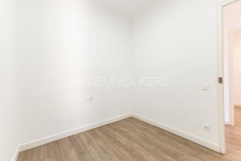 Foto 5ac70c52-09bc-4d43-ad1e-da2035342fa0. Apartamento espectacular piso amplio, alto y soleado en gran via, eixample en Barcelona