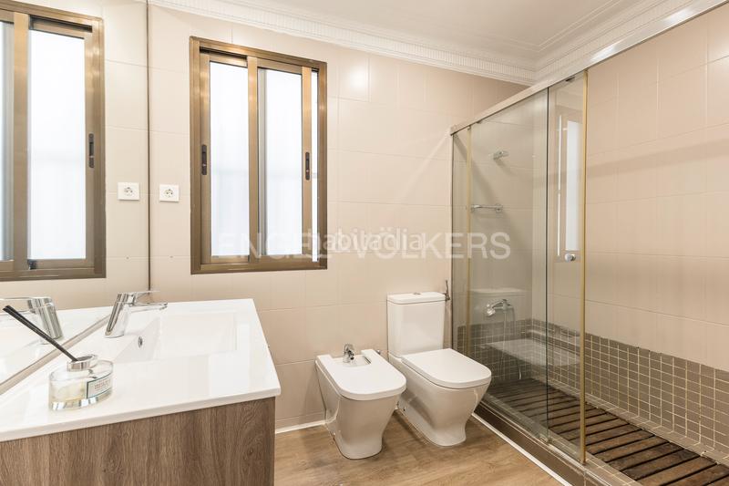 Foto 75741de4-2347-4404-8400-999106e43e75. Apartamento espectacular piso amplio, alto y soleado en gran via, eixample en Barcelona