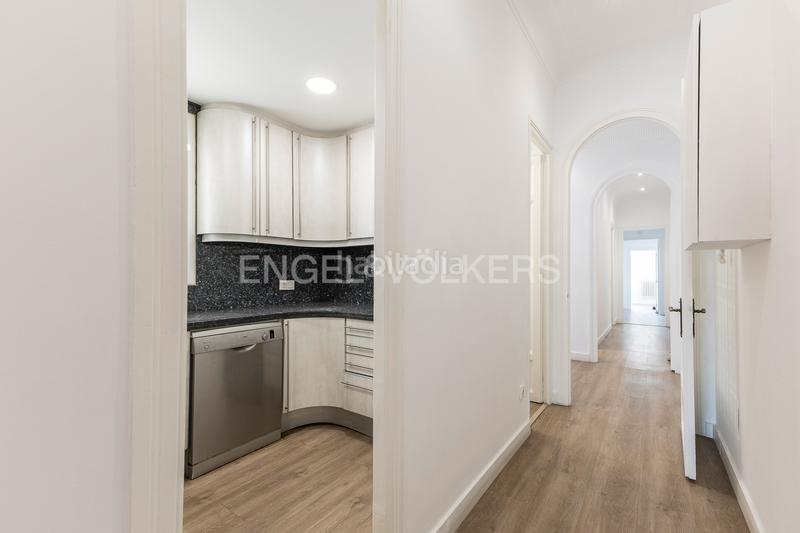 Foto 81e3c4cf-cfbe-4aef-a743-0a3a2c02aad3. Apartamento espectacular piso amplio, alto y soleado en gran via, eixample en Barcelona