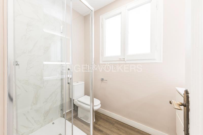 Foto 830b89d4-aef0-4383-b567-f53632dd9ed7. Apartamento espectacular piso amplio, alto y soleado en gran via, eixample en Barcelona