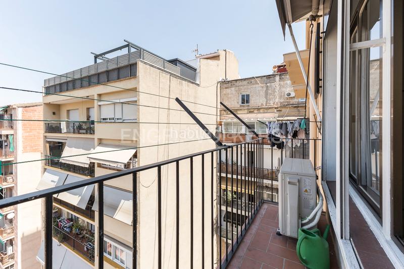 Foto ca28ec2f-64fb-4362-b33b-a760e96084cf. Apartamento espectacular piso amplio, alto y soleado en gran via, eixample en Barcelona