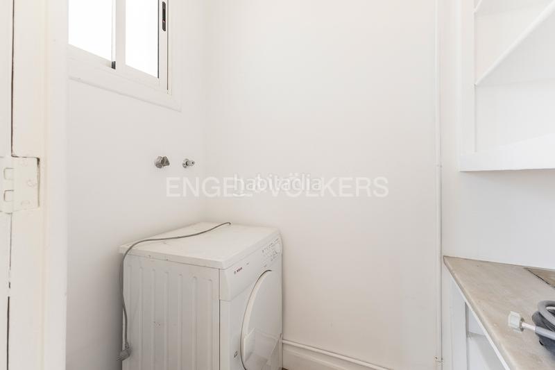 Foto cc9b7d8a-dad1-4cc6-a689-6d647ab74900. Apartamento espectacular piso amplio, alto y soleado en gran via, eixample en Barcelona