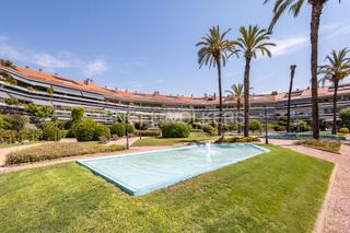 Lloguer Apartament a Can Girona - Terramar - Vinyet. Planta baja con 4 dormitorios en la primera linea.