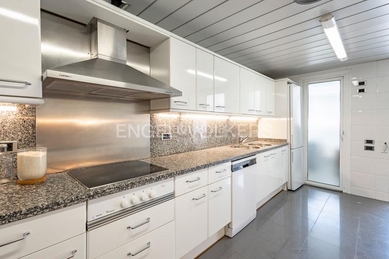 Foto 2796c6fc-c0b0-4431-a683-89d0fab80efd. Miete appartement mit heizung parking pool in Can Girona - Terramar - Vinyet Sitges