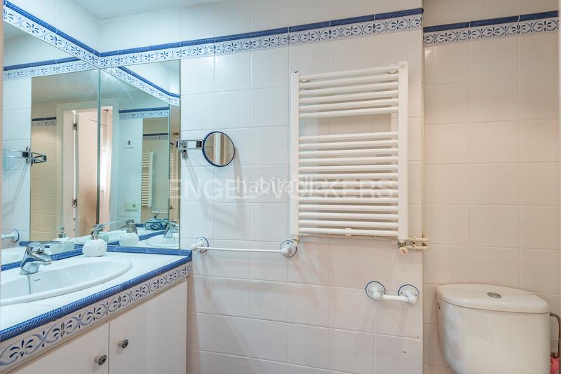 Foto 3eac533a-8adb-4f3f-96ad-0ccdafb81d78. Apartamento encantador piso con jardín privado en el vinyet, en Sitges