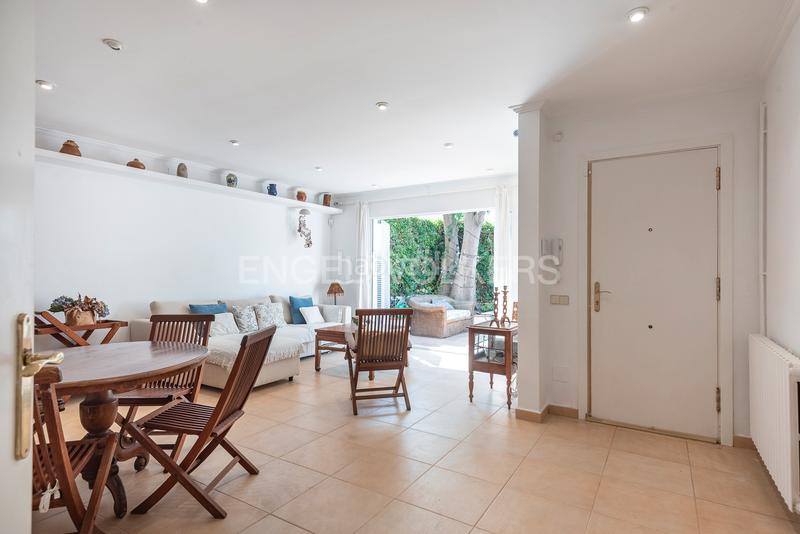 Foto 4fce2bd8-e634-4e55-ba7e-65703a31327c. Apartamento encantador piso con jardín privado en el vinyet, en Sitges