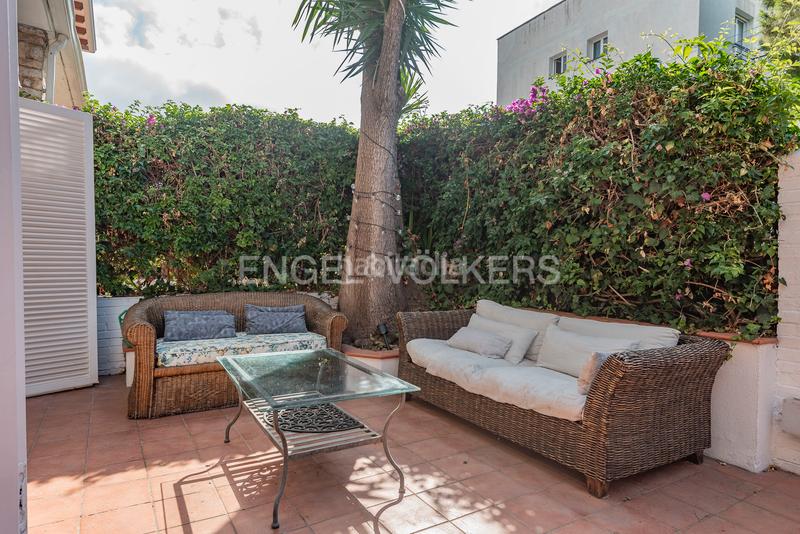 Foto 93e9bba7-e00b-4e2e-908b-a9928e589a79. Apartamento encantador piso con jardín privado en el vinyet, en Sitges