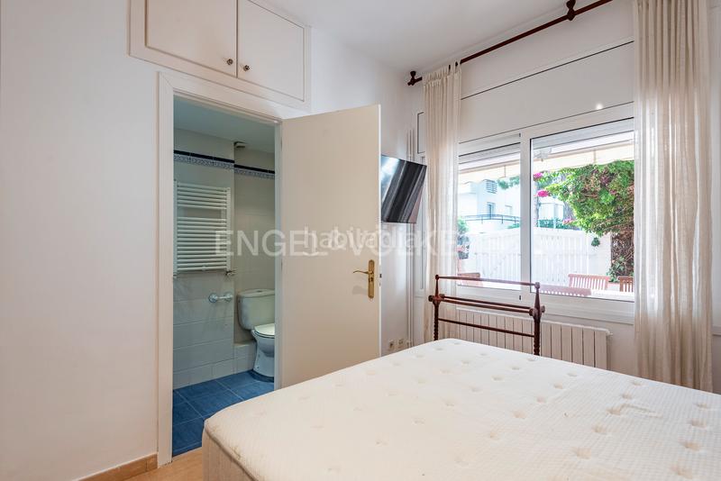 Foto d070357f-7e4f-4bdb-a573-2bc8d7c2f623. Apartamento encantador piso con jardín privado en el vinyet, en Sitges