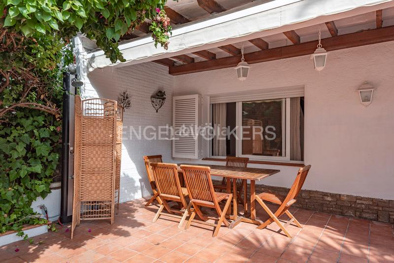Foto eab190d6-cbd0-48f9-936b-d710aad41c97. Apartamento encantador piso con jardín privado en el vinyet, en Sitges
