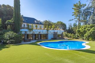 Casa a Matadepera. Impresionante casa con piscina en matadepera