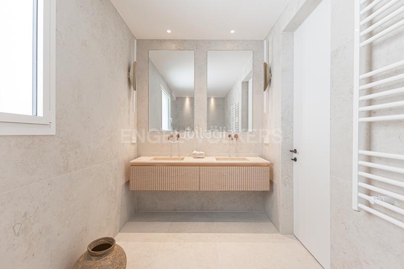 Foto 294fa64e-e109-40c0-ab24-4e9d6eb46c04. Àtic amb calefacció a Dreta de l´Eixample Barcelona