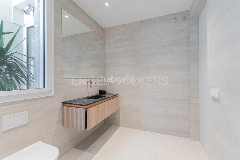 Foto 2c106fd0-487a-4387-ab63-2d60fed4f358. Àtic amb calefacció a Dreta de l´Eixample Barcelona