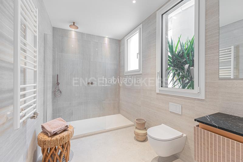 Foto 5aa8a0b9-502f-44a3-b697-1f4dac241754. Àtic amb calefacció a Dreta de l´Eixample Barcelona