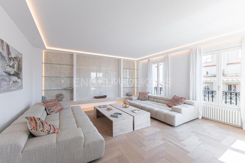 Foto 608e40aa-2b64-4ea0-8512-62e592f4566f. Àtic amb calefacció a Dreta de l´Eixample Barcelona