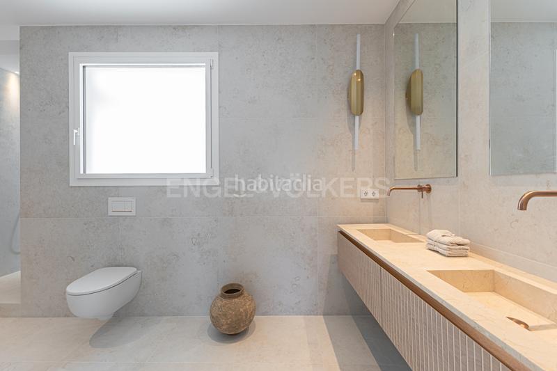 Foto 8a24840c-d33c-4a6d-8a09-2153f815c3f7. Àtic amb calefacció a Dreta de l´Eixample Barcelona