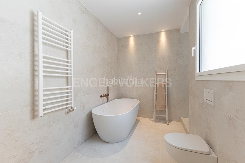 Foto b1fd6b9f-0277-41e1-a0c7-a79fbdfa0150. Àtic amb calefacció a Dreta de l´Eixample Barcelona