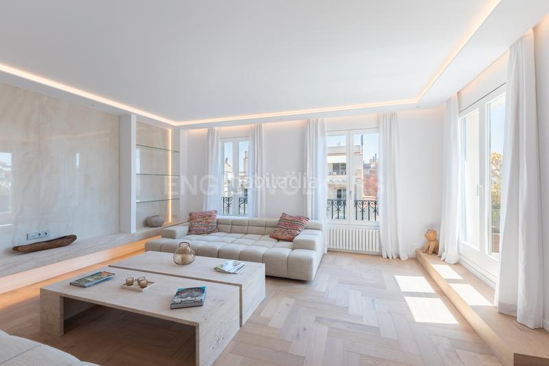 Foto ffe3b007-c8be-4c39-a881-ff52a50708ee. Àtic amb calefacció a Dreta de l´Eixample Barcelona