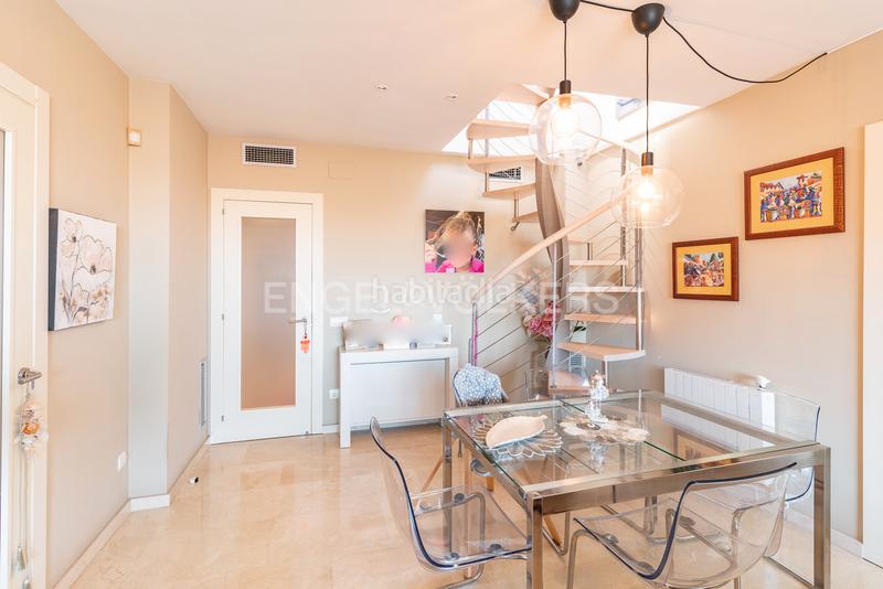 Foto 40416fe4-60ff-45e6-97bd-2c38c903cd13. Ático magnífico ático con 2 balcones y una gran terraza superior en Vilassar de Mar