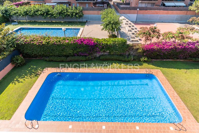 Foto 56304627-7b90-4b47-b998-c4c65c56b03f. Ático magnífico ático con 2 balcones y una gran terraza superior en Vilassar de Mar