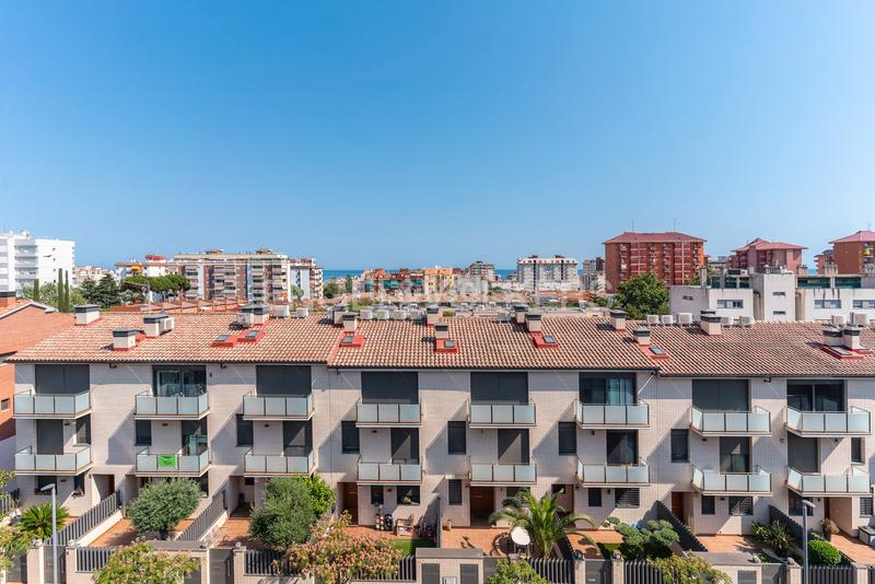 Foto 93b69d1b-202e-4076-b6ff-98b493576918. Ático magnífico ático con 2 balcones y una gran terraza superior en Vilassar de Mar