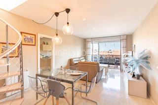 Penthouse in Les Pinedes. Magnífico ático con 2 balcones y una gran terraza superior