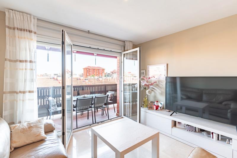 Foto eeea4c2a-3fe3-4c15-a9d0-d3532531c3a9. Ático magnífico ático con 2 balcones y una gran terraza superior en Vilassar de Mar