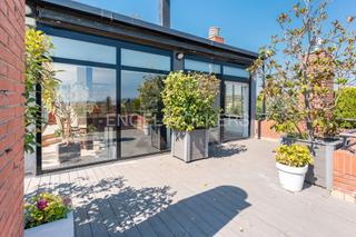 Ático en Golf-Can Trabal. Exclusivo ático dúplex con terraza y vistas panorámicas en sant