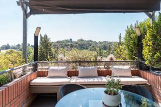 Attique à Golf-Can Trabal. Exclusivo ático dúplex con terraza y vistas panorámicas en sant