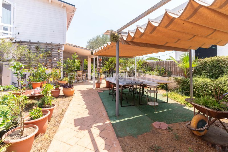 Foto 079a205b-6d6c-470c-a8ba-c357db5cdbe1. Casa amb calefacció aparcament piscina a Canet de Mar