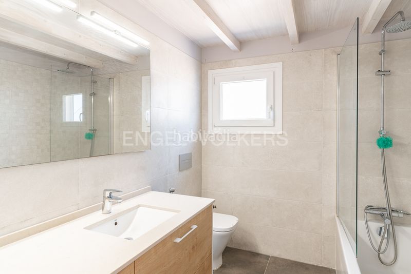 Foto 16c3a937-f3a4-4ba6-8d5c-4db814c14c2d. Casa amb calefacció aparcament piscina a Canet de Mar