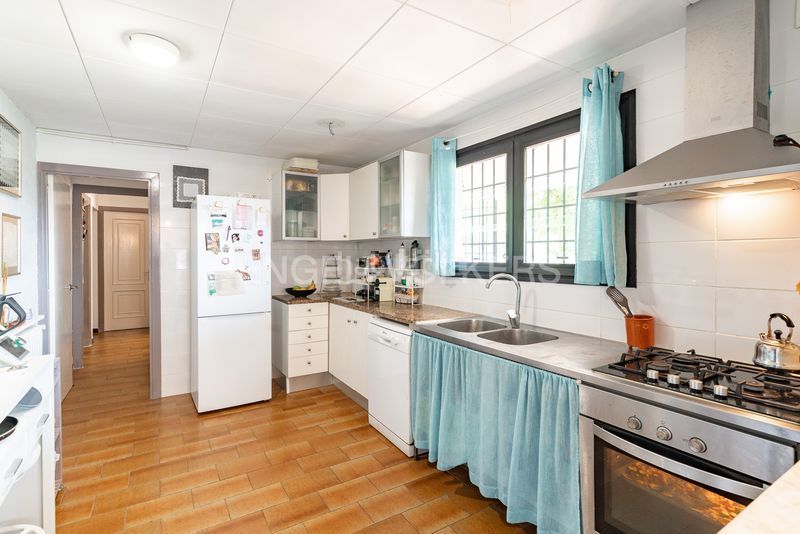 Foto 4db3798c-1ff7-4cdc-a87d-9870201a0ea0. Casa amb calefacció aparcament piscina a Canet de Mar