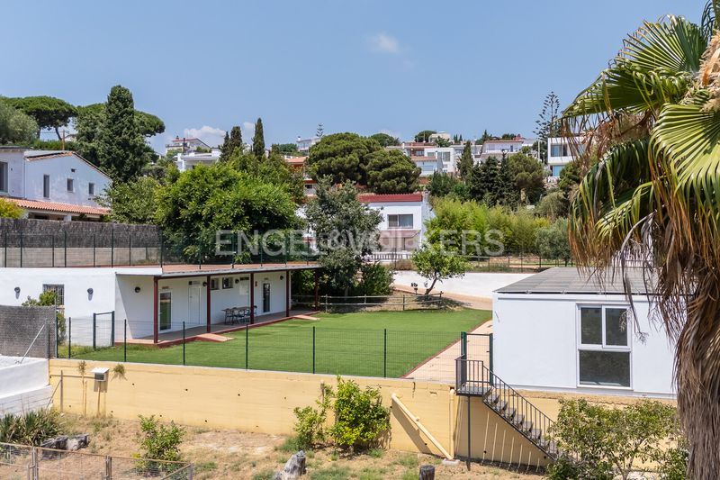 Foto 8e1e9ae3-85c9-4676-9996-3409c00d6cfa. Casa amb calefacció aparcament piscina a Canet de Mar