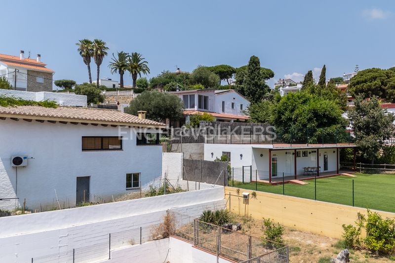 Foto 961adbaa-5eb0-4b3e-ad19-9e8adf301ee4. Casa amb calefacció aparcament piscina a Canet de Mar