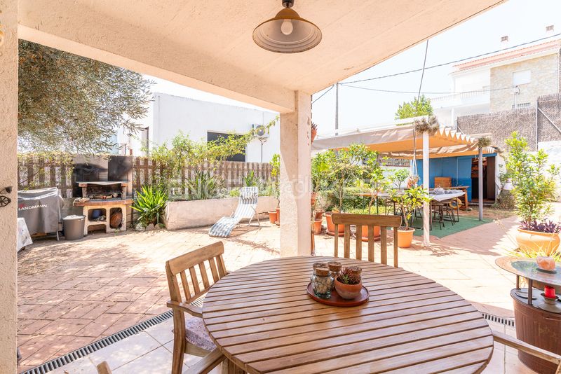 Foto d582265b-a026-4be0-8d92-dd977cf0a23c. Casa amb calefacció aparcament piscina a Canet de Mar