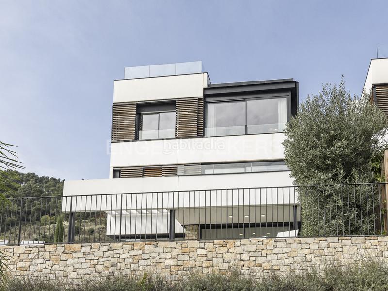 Foto 0fa09719-f6cb-4392-a67c-42a74aea1c02. Affitto casa con riscaldamento parcheggio piscina in Barcelona