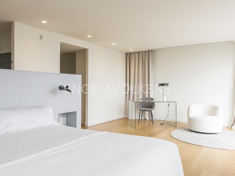 Foto 34cba352-058c-4fae-872c-f96695c0a483. Affitto casa con riscaldamento parcheggio piscina in Barcelona