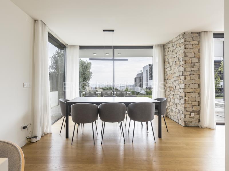 Foto 6e7aa397-3929-44cc-9a4b-cb150b94032e. Affitto casa con riscaldamento parcheggio piscina in Barcelona