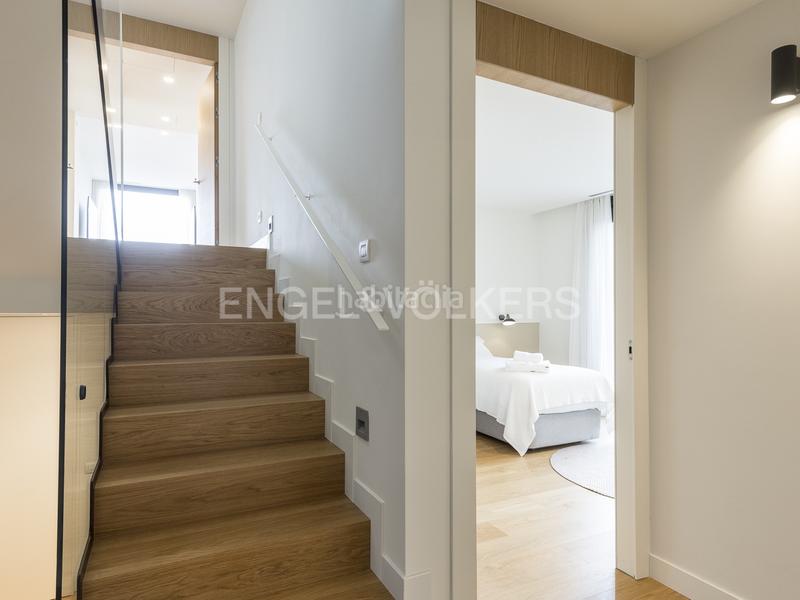 Foto df76d57e-b167-47a8-8a27-02f3db3e3c8a. Affitto casa con riscaldamento parcheggio piscina in Barcelona