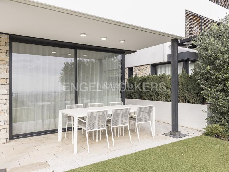 Foto 0891cb3b-8ff0-4f56-8c3e-0626a33f3a7c. Alquiler casa moderna casa con piscina en sarriá en Barcelona