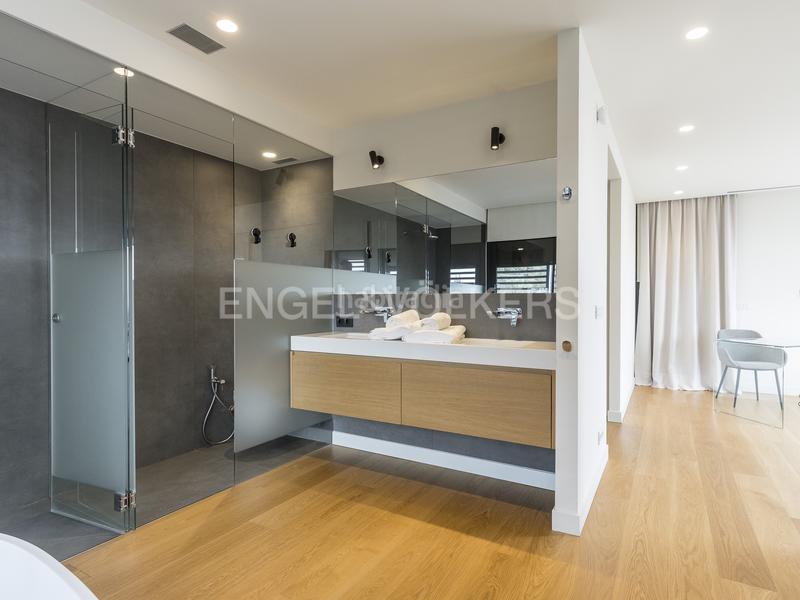 Foto 23d70691-2c73-4a69-a17d-2488ddf1f35c. Alquiler casa moderna casa con piscina en sarriá en Barcelona