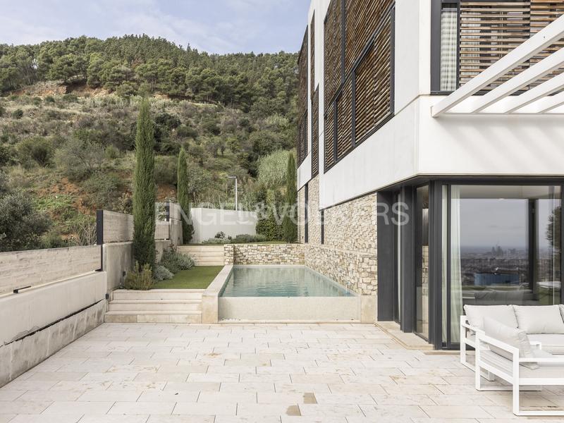 Foto 2da754bb-311b-4904-bd18-c62c4669949d. Alquiler casa moderna casa con piscina en sarriá en Barcelona