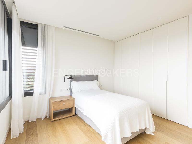 Foto 2e15f7ed-909c-4432-9b2c-c8b4c572fa0d. Alquiler casa moderna casa con piscina en sarriá en Barcelona