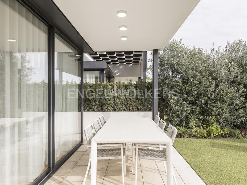 Foto 3685bb13-e331-4757-a9d9-87383bf0b3a8. Alquiler casa moderna casa con piscina en sarriá en Barcelona