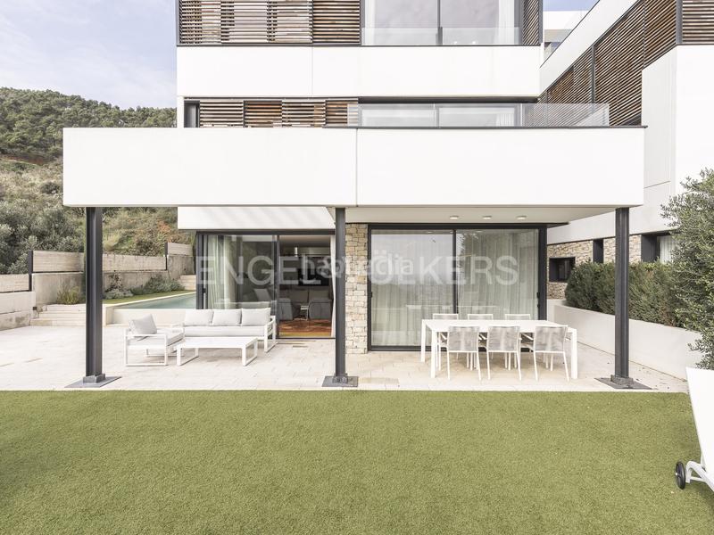 Foto 3ec1ccc8-649d-4153-8d26-511de5d2d589. Alquiler casa moderna casa con piscina en sarriá en Barcelona