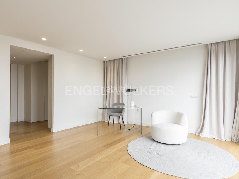 Foto 3f90999b-072e-4e35-81ca-5923ae7993ce. Alquiler casa moderna casa con piscina en sarriá en Barcelona