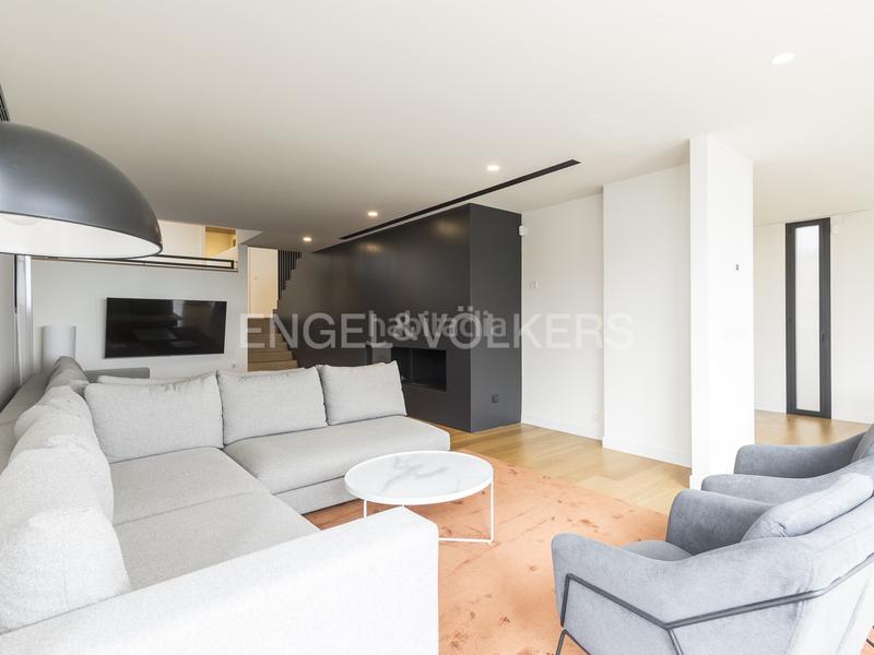 Foto 4bd61a9a-6f85-4f91-aeba-9036dcb02548. Alquiler casa moderna casa con piscina en sarriá en Barcelona