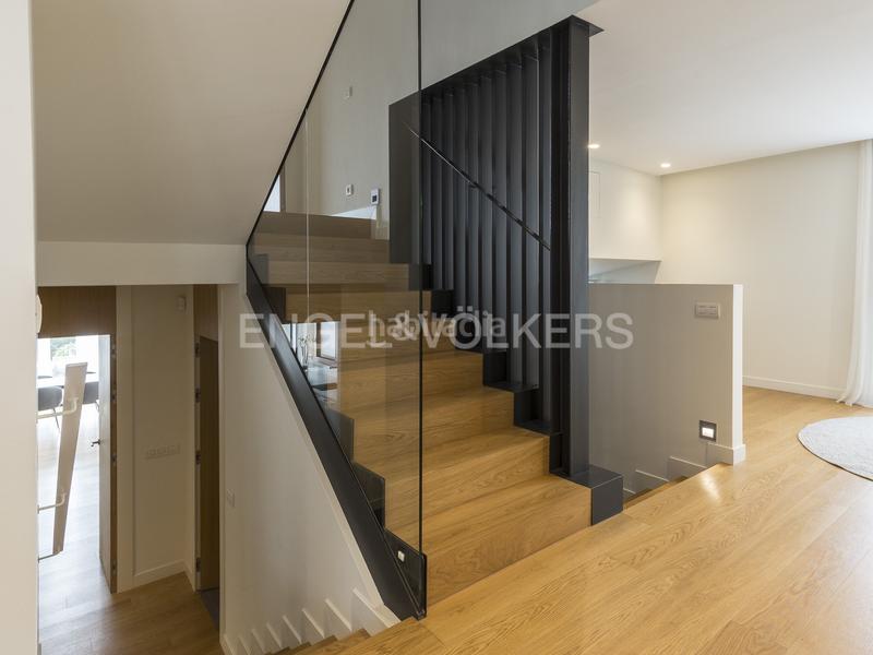 Foto 6bf9d8c0-9a75-4414-b168-40b902bf857a. Alquiler casa moderna casa con piscina en sarriá en Barcelona